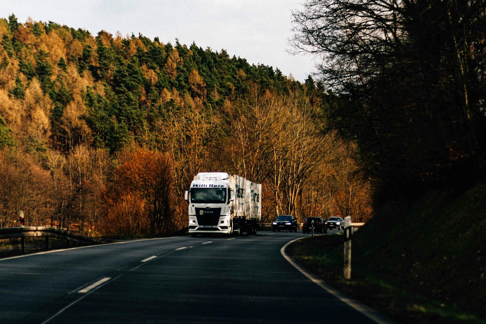 THE BASICS OF COMMERCIAL TRUCK INSURANCE